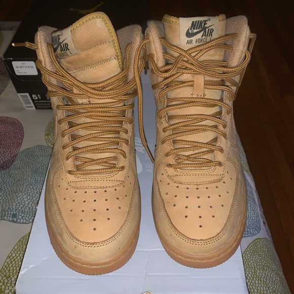 AIR FORCE 1 HIGH LV8 (GS) SIZE 5y - Picture 4 of 8